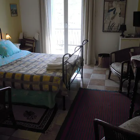 Blue Dolphin Penzion Batsi