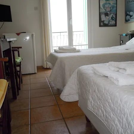 Blue Dolphin 4*