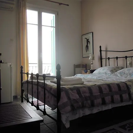 Pensión Blue Dolphin Batsi