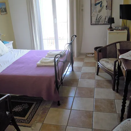 Πανσιόν Blue Dolphin 4*