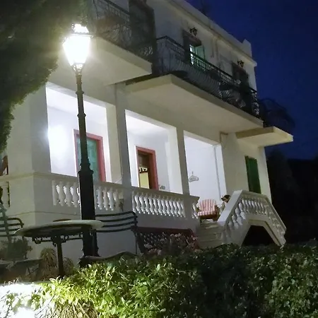 Blue Dolphin Pensión